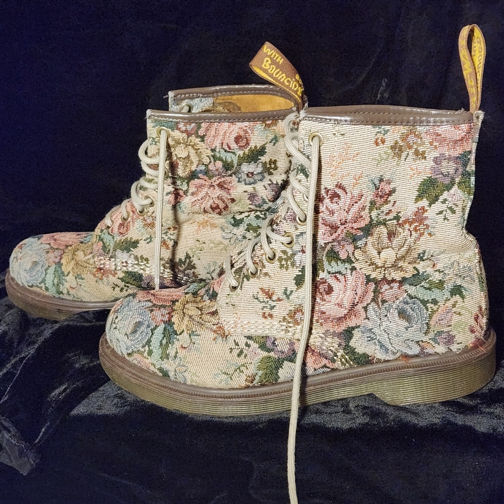 Dr. Martens Floral Lace Up Boots - Picture 3 of 12